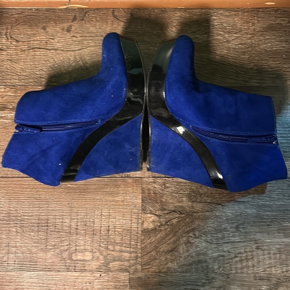 Michael Antonio Royal blue suede & black patent leather wedge bootie 8.5 - Picture 4 of 8